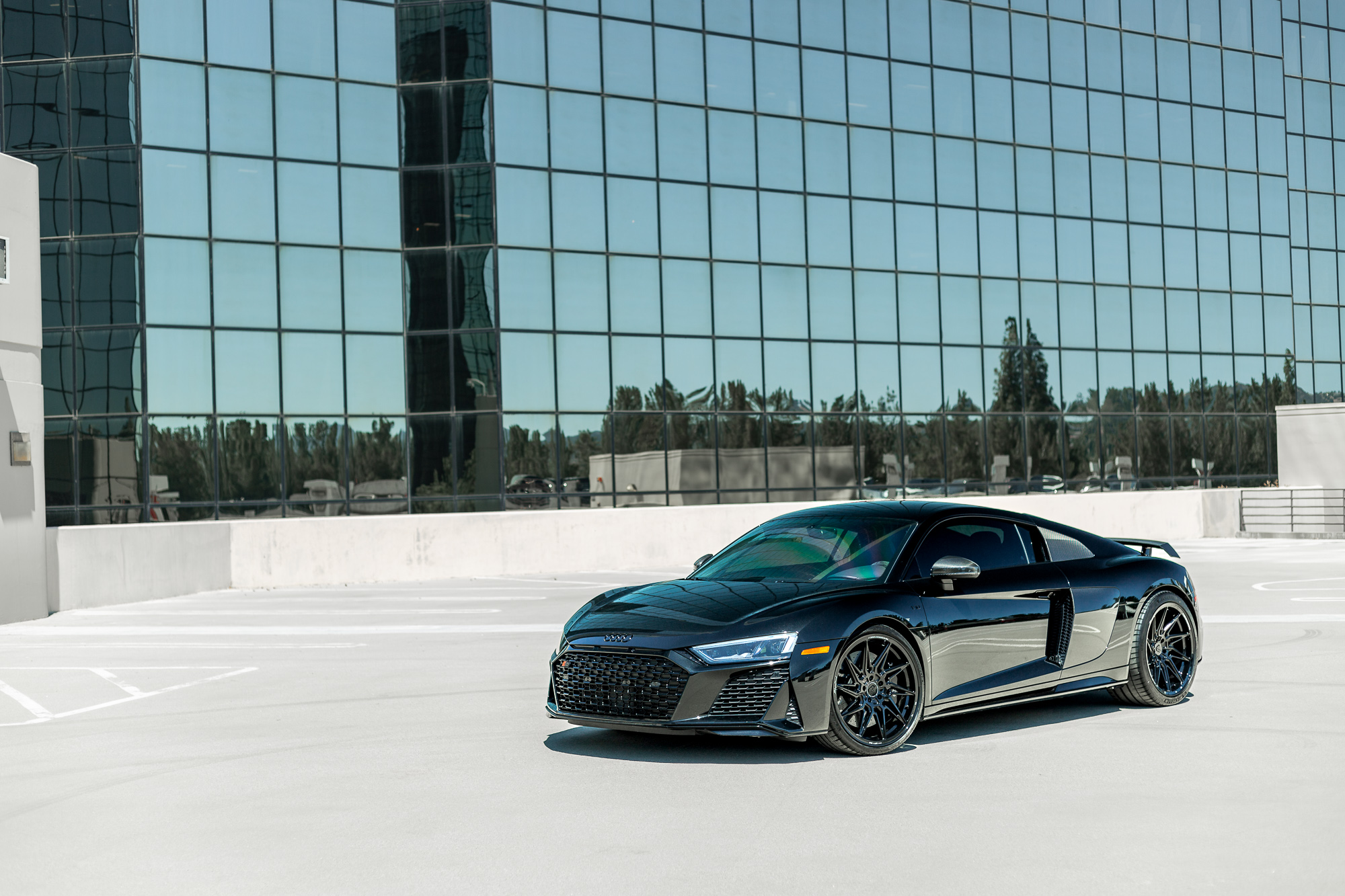 A 2020 Audi R8 on Blaque Diamond BD-F20 Gloss Black Wheels
